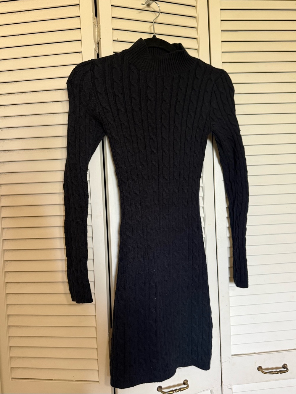 Hollister Men's Navy Ribbed Turtleneck Sweater